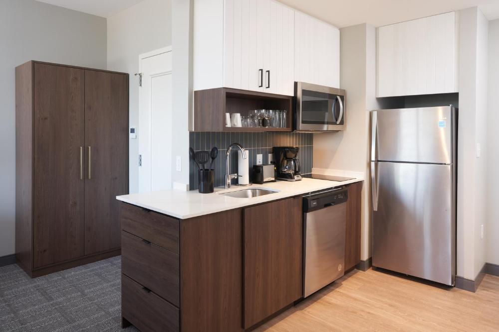 Studio King Suite - Communication Accessible interior